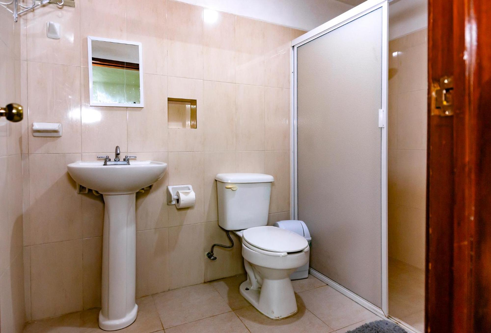 Hostal Casa Cucu - Wifi, Hot Water, Ac, Free Water Refill - Stay 3 Nights Or More And Get 1 Day Free Bikes & 1 Free Laundry Wash Valladolid  Exterior foto